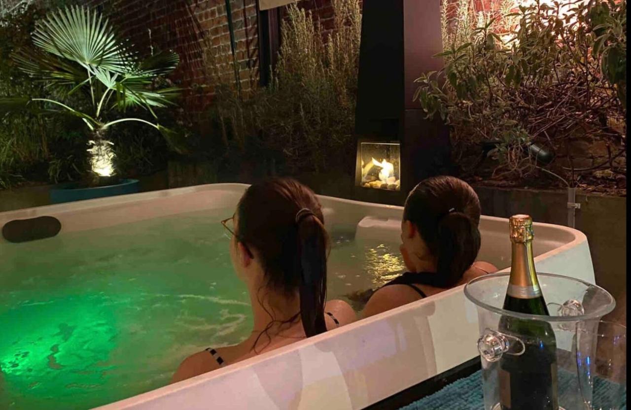 Le Jacuzzi De Marie Ll Apartman Tourcoing Kültér fotó